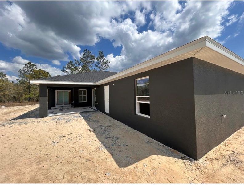 Exterior details and patio area of a home in , Dunnellon (Image 1). Exterior details and patio area of a home in , Dunnellon (Image 1).
