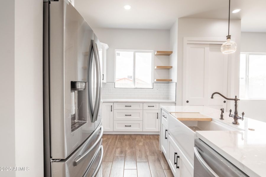 Kitchen (4) Kitchen (4)