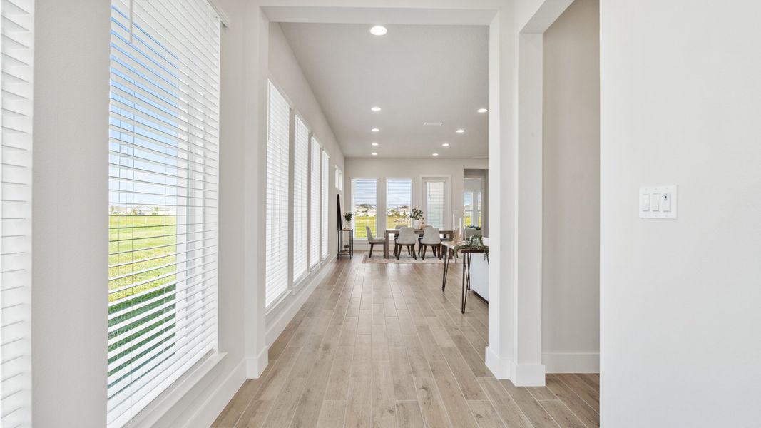 Representative unfurnished interior of a home built from the 2011F by Perry Homes in Turnleaf 50', Punta Gorda (Image 27).