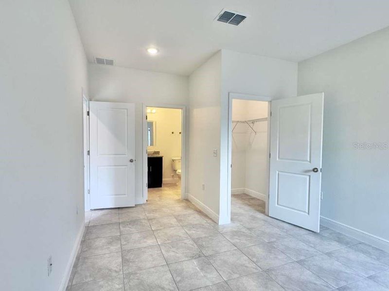 Spacious, unfurnished interior of a new home in , Ocala (Image 34).