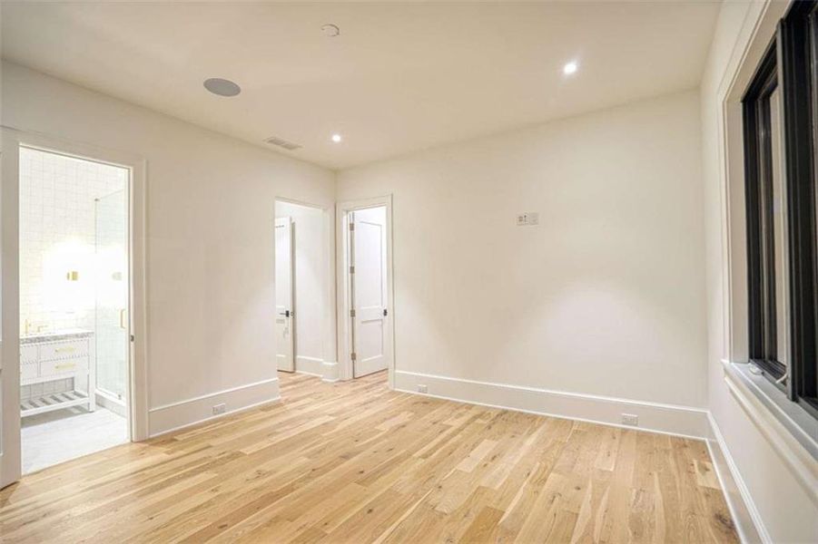 Spacious, unfurnished interior of a new home in , Sandy Springs (Image 19).