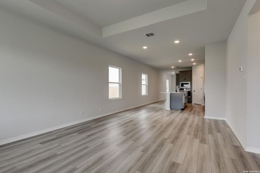 Spacious, unfurnished interior of a new home in Hennersby Hollow, San Antonio (Image 13).
