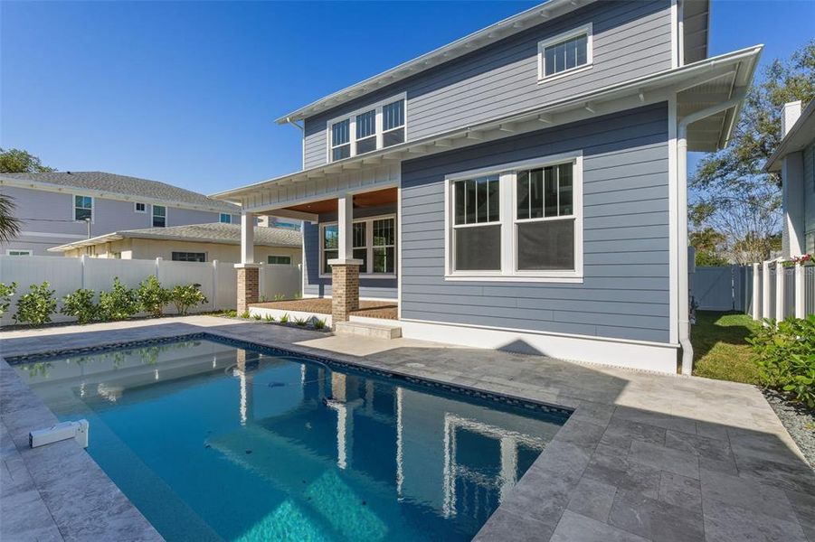 Exterior details and patio area of a home in , St. Petersburg (Image 31).