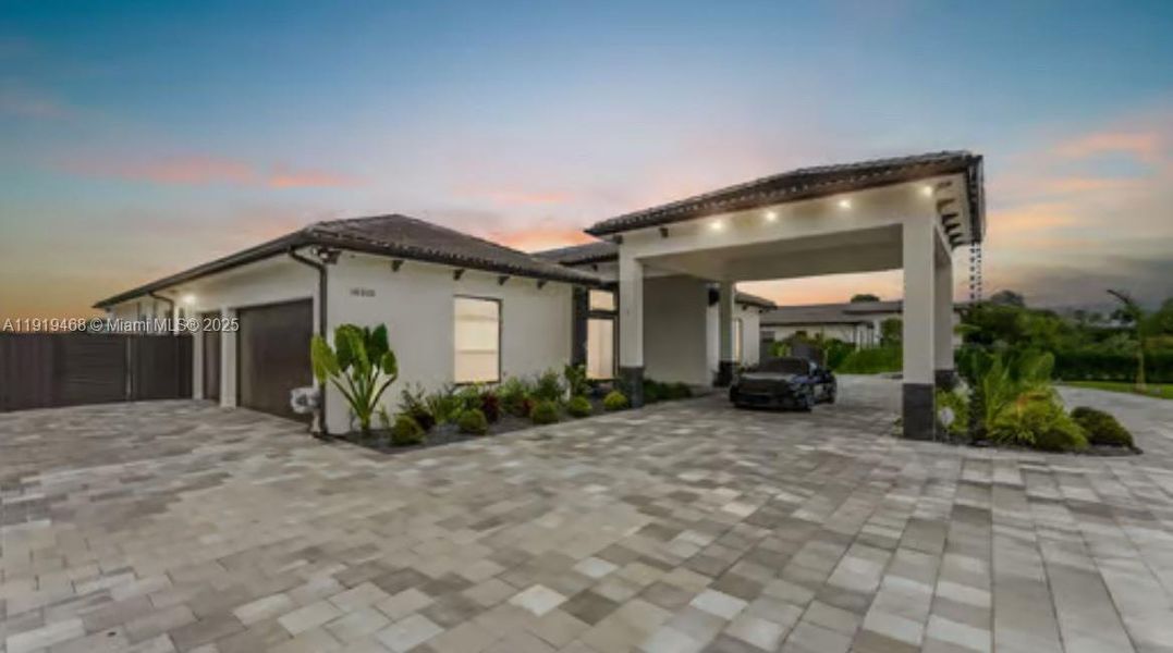 Exterior details and patio area of a home in , Miami (Image 15).