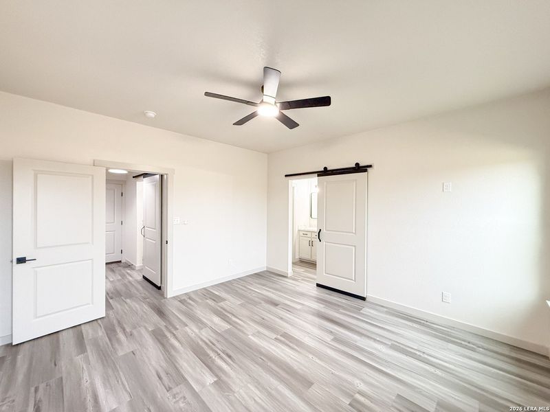 Spacious, unfurnished interior of a new home in , Devine (Image 33).