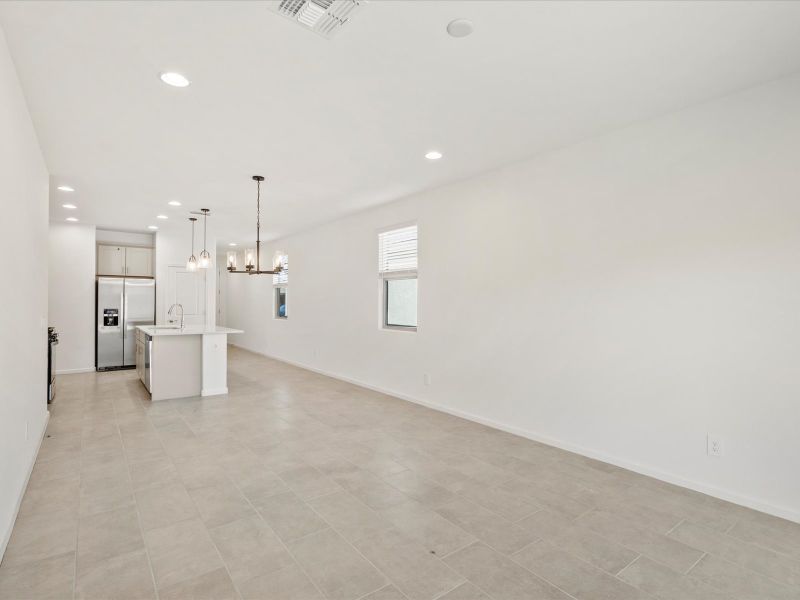 Spacious, unfurnished interior of a new home in Valencia Crossing, Tucson (Image 8).