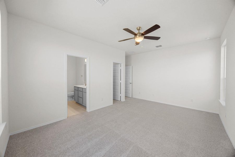 Spacious, unfurnished interior of a new home in Salerno - Heritage Collection, Round Rock (Image 16).