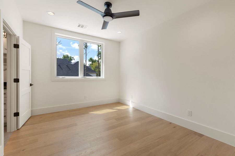 Upstairs Bedroom #5