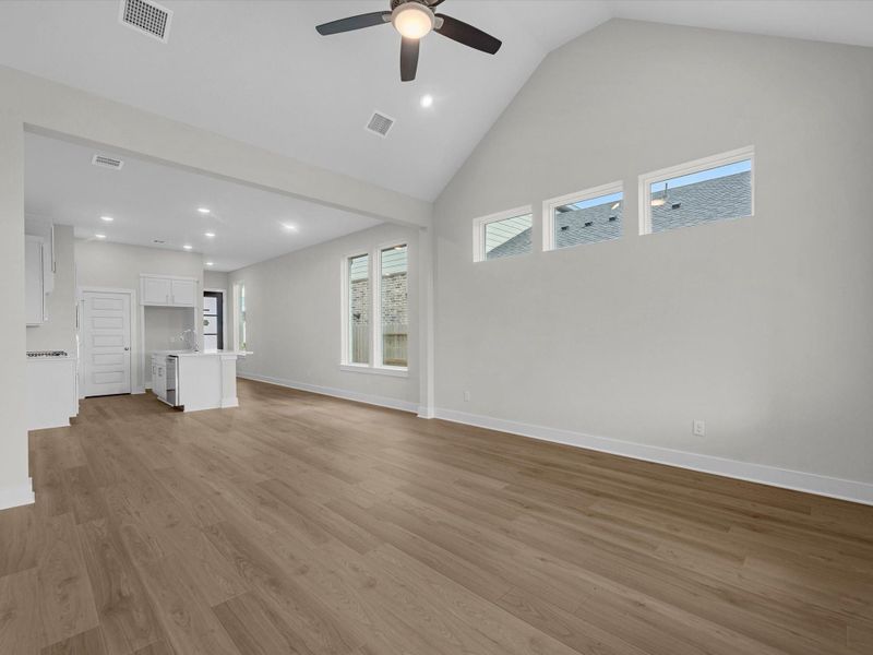 Spacious, unfurnished interior of a new home in Trillium, Richmond (Image 17).