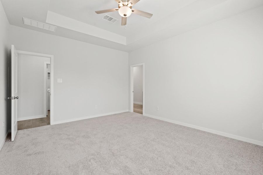 Spacious, unfurnished interior of a new home in Sunterra, Katy (Image 21). Spacious, unfurnished interior of a new home in Sunterra, Katy (Image 21).