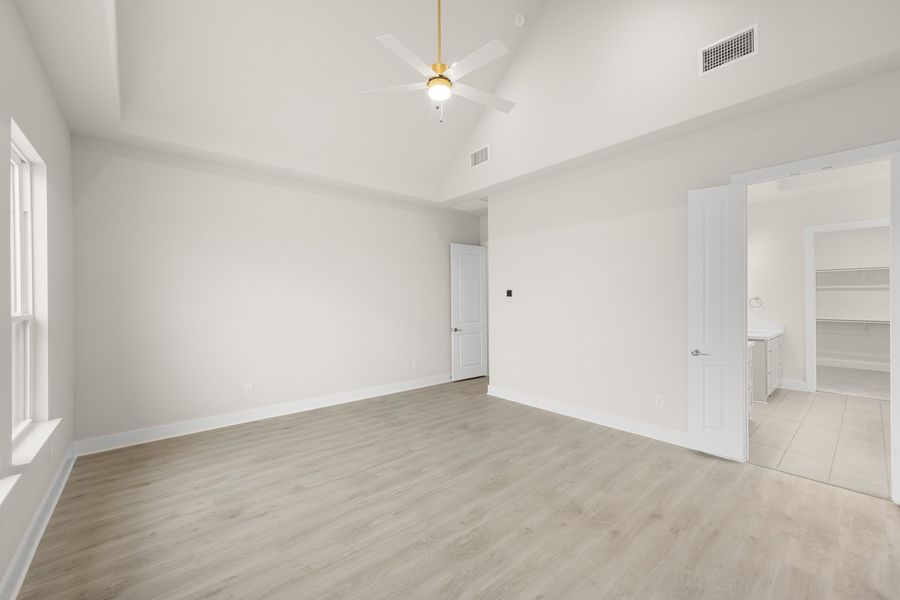 Spacious, unfurnished interior of a new home in Byrum Ranch, Venus (Image 29).