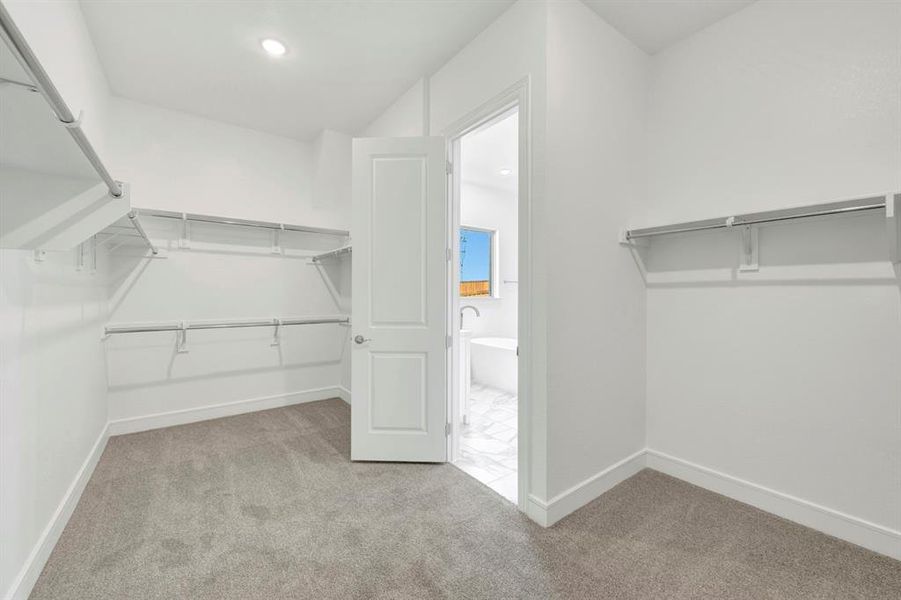 Spacious, unfurnished interior of a new home in Kreymer at the Park, Wylie (Image 20).