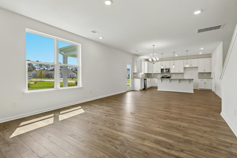 Spacious, unfurnished interior of a new home in Somerset, Myrtle Beach (Image 23).