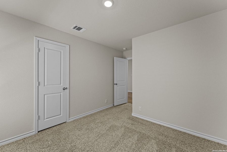 Spacious, unfurnished interior of a new home in Brookstone Creek, San Antonio (Image 16).