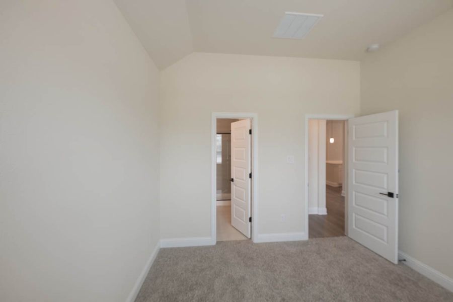 Spacious, unfurnished interior of a new home in Las Lomas, Forney (Image 18).