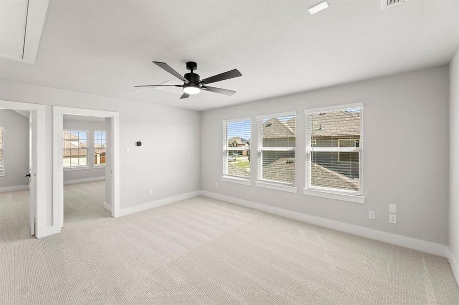 Spacious, unfurnished interior of a new home in Woodcreek, Rockwall (Image 13).