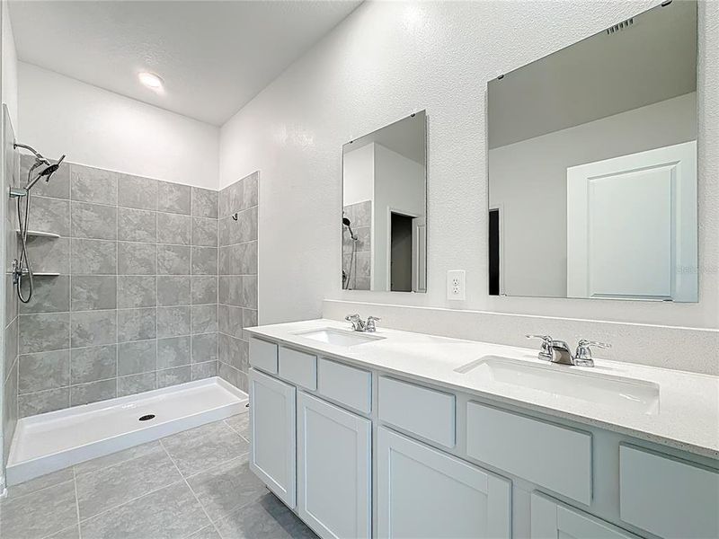 Furnished interior view inside a new home in , Kissimmee (Image 12).