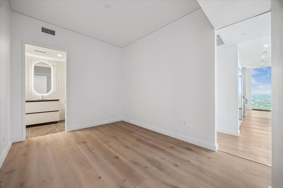 Spacious, unfurnished interior of a new home in , Austin (Image 16).