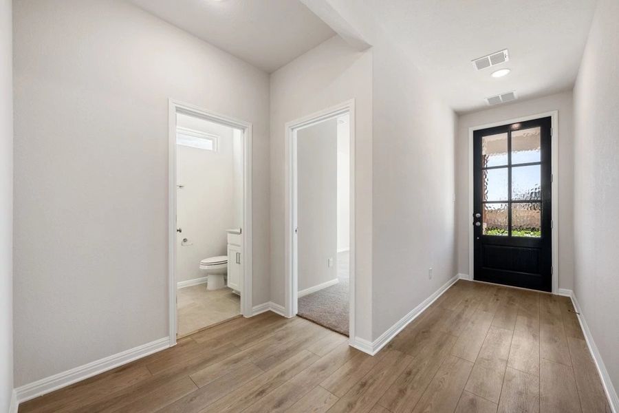 Spacious, unfurnished interior of a new home in Patterson Ranch, Georgetown (Image 12).