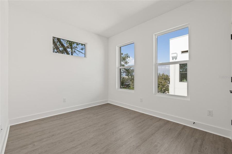 Spacious, unfurnished interior of a new home in Alante, St. Petersburg (Image 39).