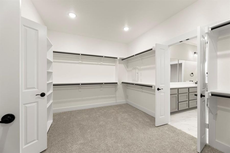 25. 4171 Carrera - Closet