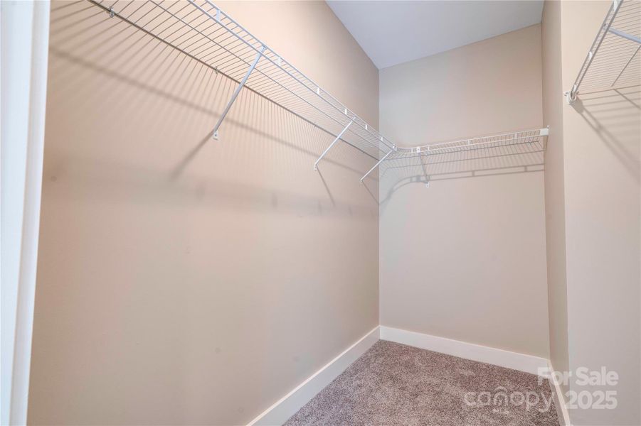 Spacious, unfurnished interior of a new home in , Kings Mountain (Image 24).