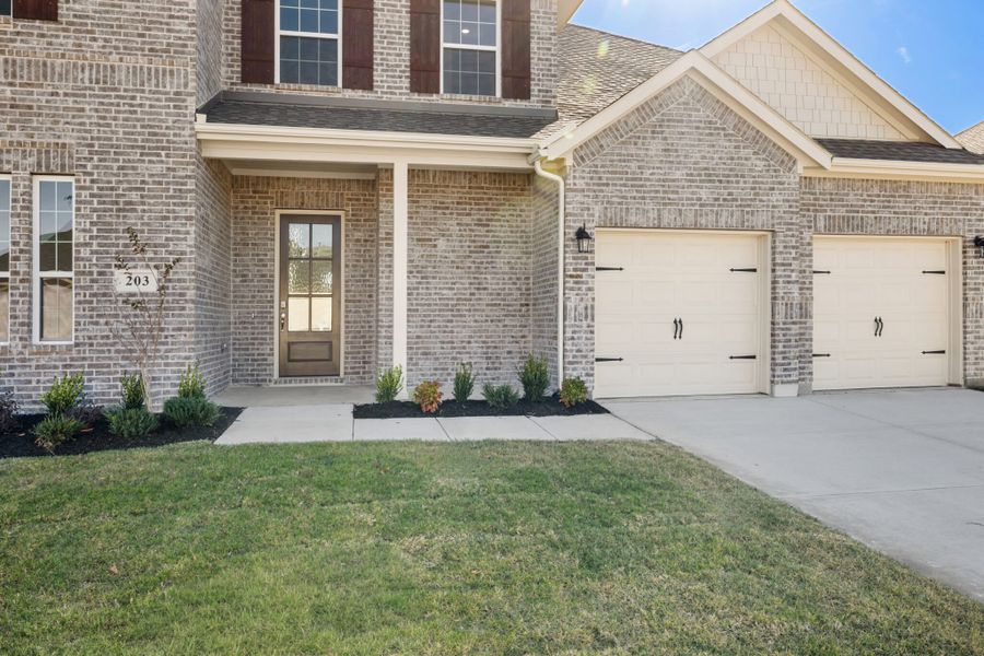 Exterior details and patio area of a home in Lake Breeze, Lavon (Image 3).