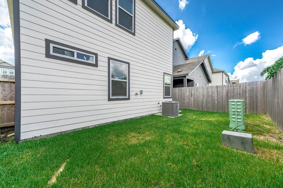 Additional view of the backyard. Additional view of the backyard.