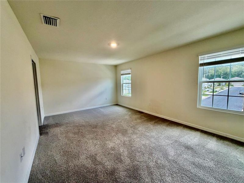 Spacious, unfurnished interior of a new home in , Gainesville (Image 10).