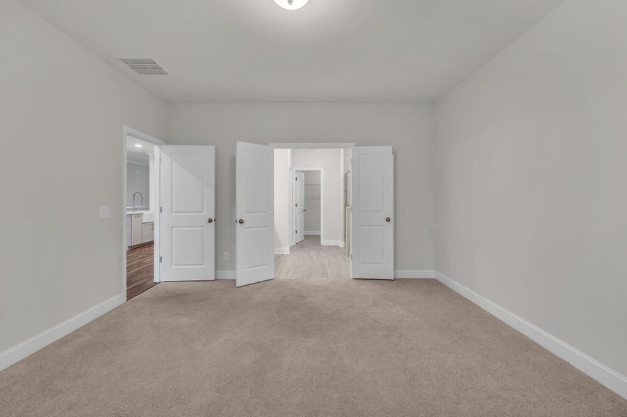 Spacious, unfurnished interior of a new home in , Summerville (Image 24).