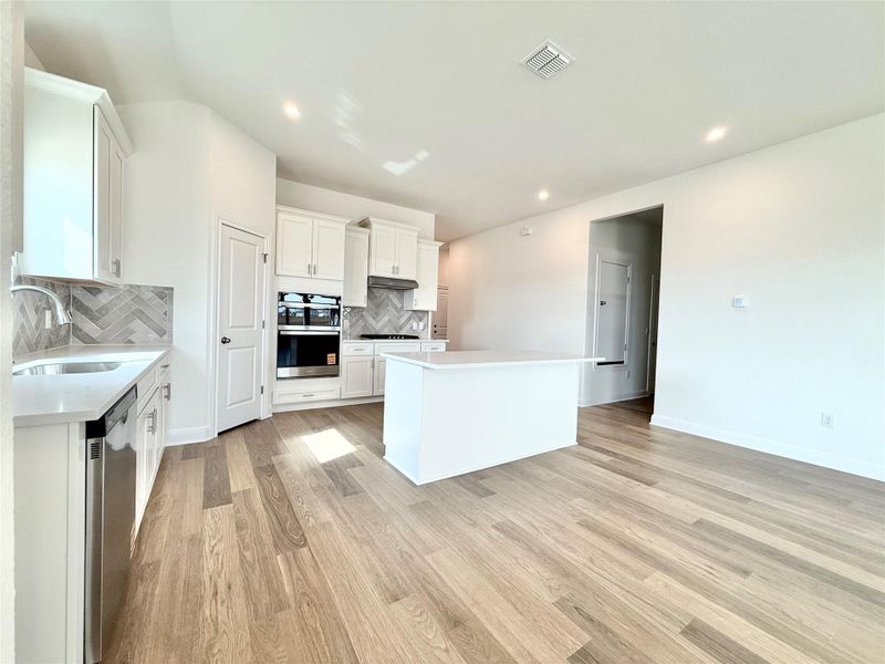 Furnished interior view inside a new home in Porter Country, Buda (Image 10).
