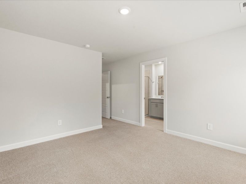 Spacious, unfurnished interior of a new home in Avalon Townes, Lyman (Image 14).