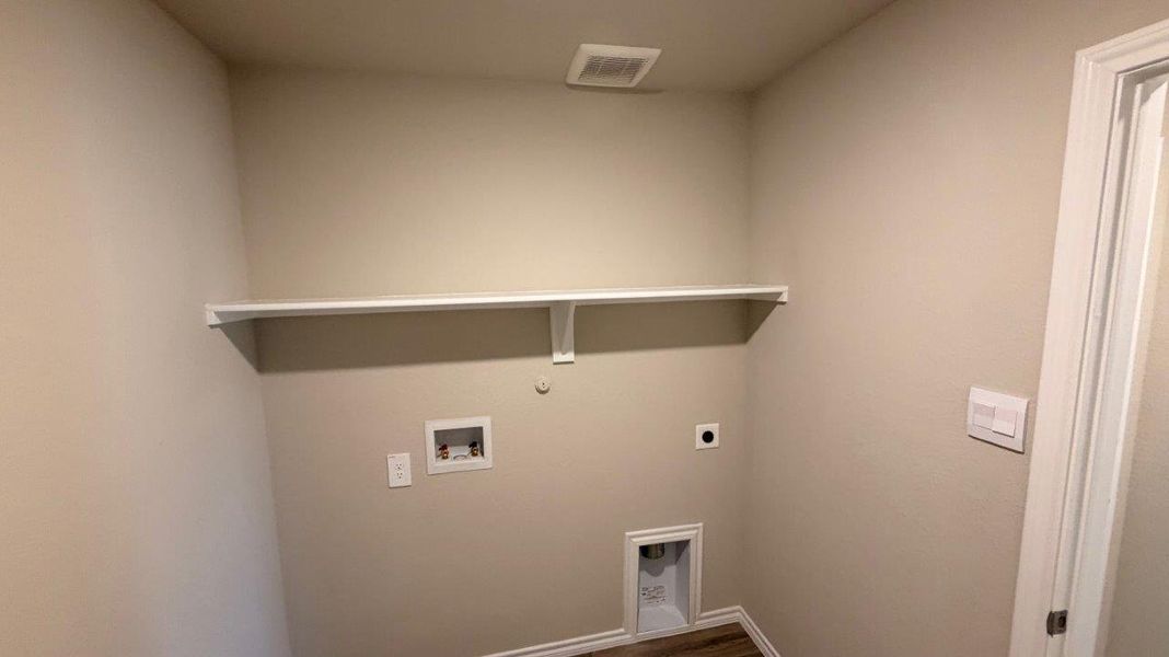 Spacious, unfurnished interior of a new home in Rosewood at Beltmill, Fort Worth (Image 13).