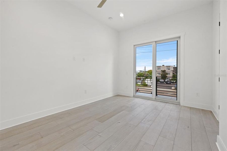 Spacious, unfurnished interior of a new home in , Belleair Beach (Image 27).