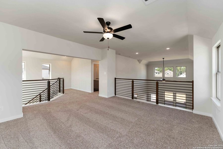 Spacious, unfurnished interior of a new home in Timber Creek, San Antonio (Image 27).