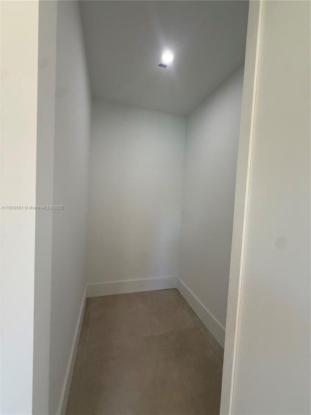 Spacious, unfurnished interior of a new home in , Miami (Image 68).