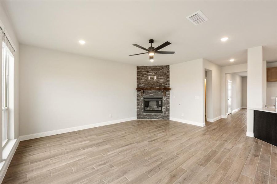 Spacious, unfurnished interior of a new home in Sonoma Verde, McLendon-Chisholm (Image 24).