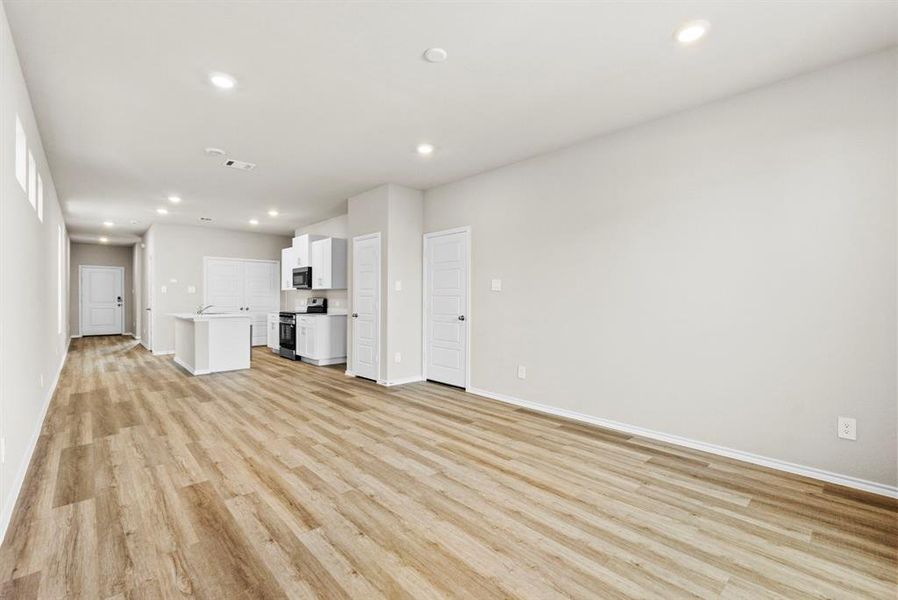 Spacious, unfurnished interior of a new home in , Fort Worth (Image 18).