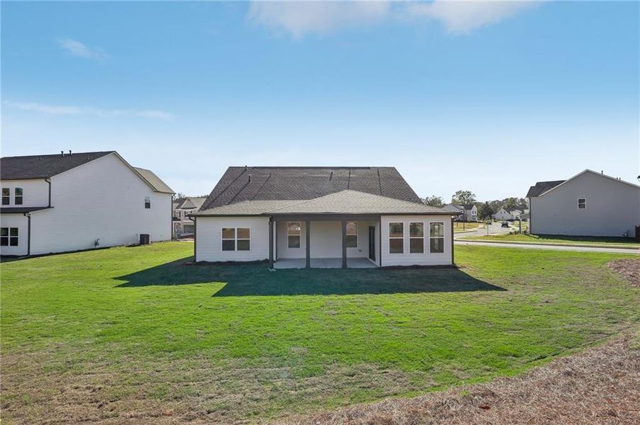 Exterior details and patio area of a home in Summerlin, Winder (Image 33).