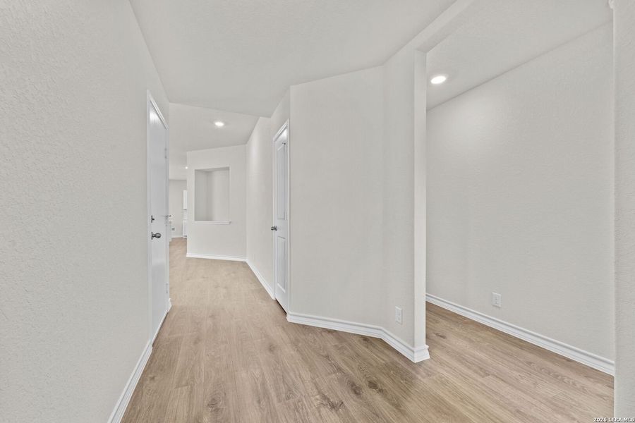 Spacious, unfurnished interior of a new home in Steele Creek, Cibolo (Image 9).