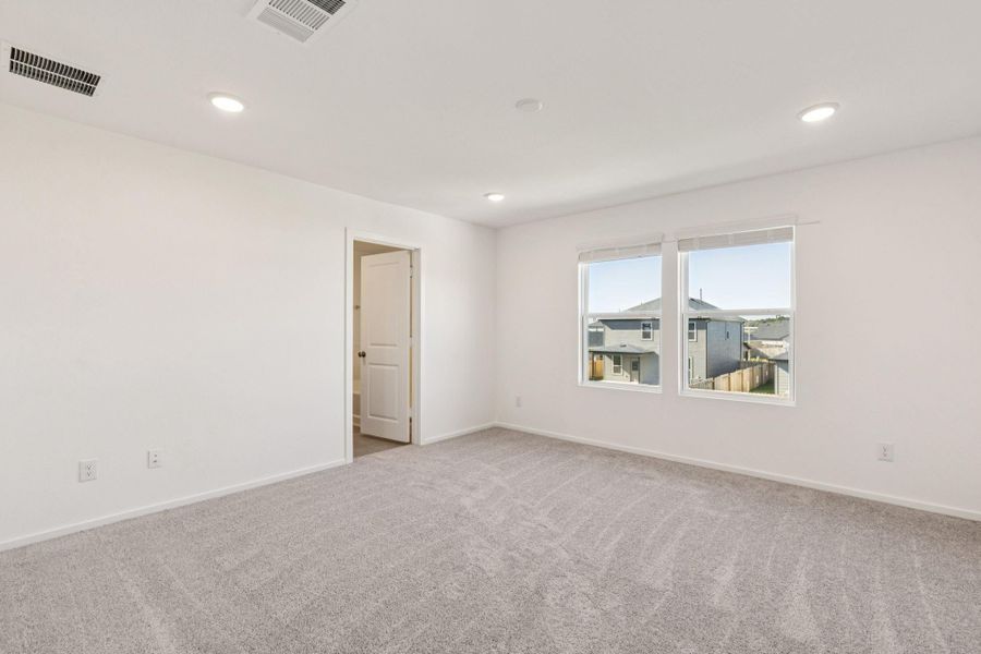 Spacious, unfurnished interior of a new home in Montgomery Bend, Montgomery (Image 21).