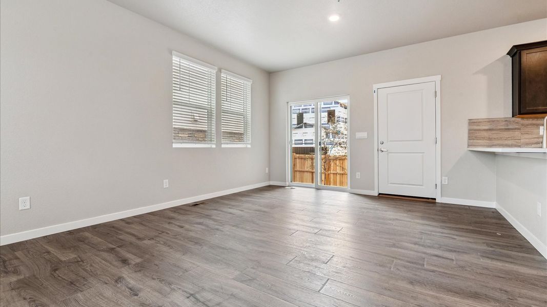 Spacious, unfurnished interior of a new home in Horizon Uptown, Aurora (Image 6).