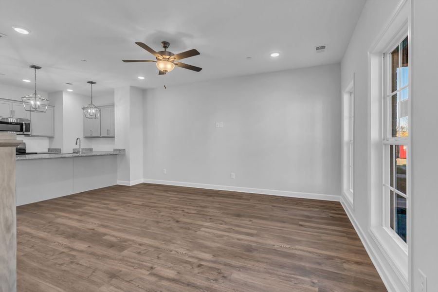 Spacious, unfurnished interior of a new home in Oxford Station, Gallatin (Image 15). Spacious, unfurnished interior of a new home in Oxford Station, Gallatin (Image 15).