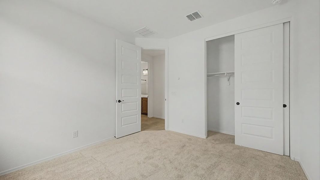 Representative furnished interior of a home built from the Larkspur by DRB Homes in The Villas at Mystic, Peoria (Image 18).