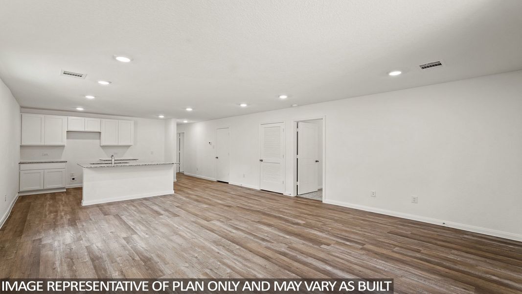 Spacious, unfurnished interior of a new home in McCrorey Trails, Conroe (Image 15).