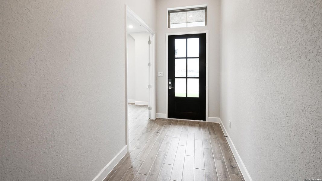 Spacious, unfurnished interior of a new home in Mayfair, New Braunfels (Image 19).