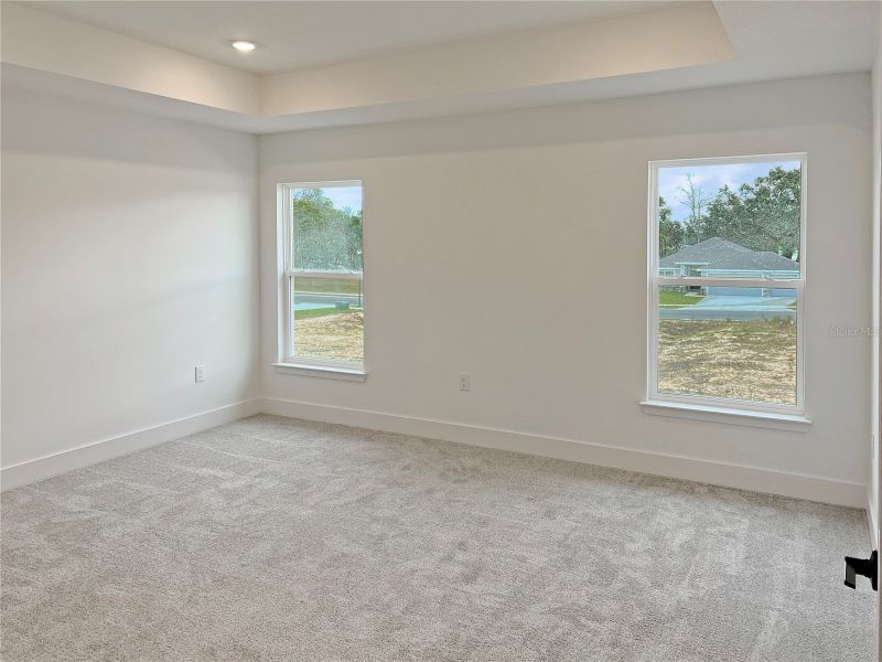 Spacious, unfurnished interior of a new home in Arbor Park, Leesburg (Image 9).