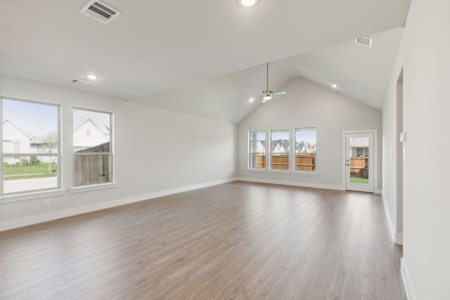 Representative unfurnished interior of a home built from the Dove by Centre Living Homes in Dove Hollow, Waxahachie (Image 49).