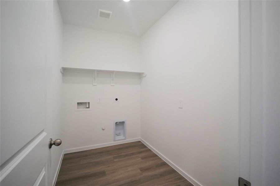 Spacious, unfurnished interior of a new home in Cypress Green, Hockley (Image 9).