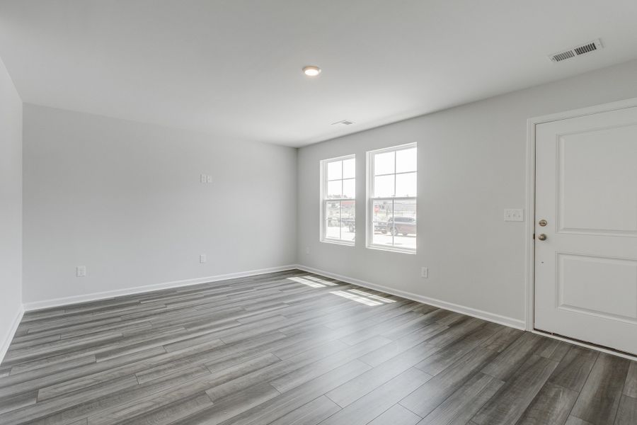 Spacious, unfurnished interior of a new home in Astoria, Columbia (Image 18).